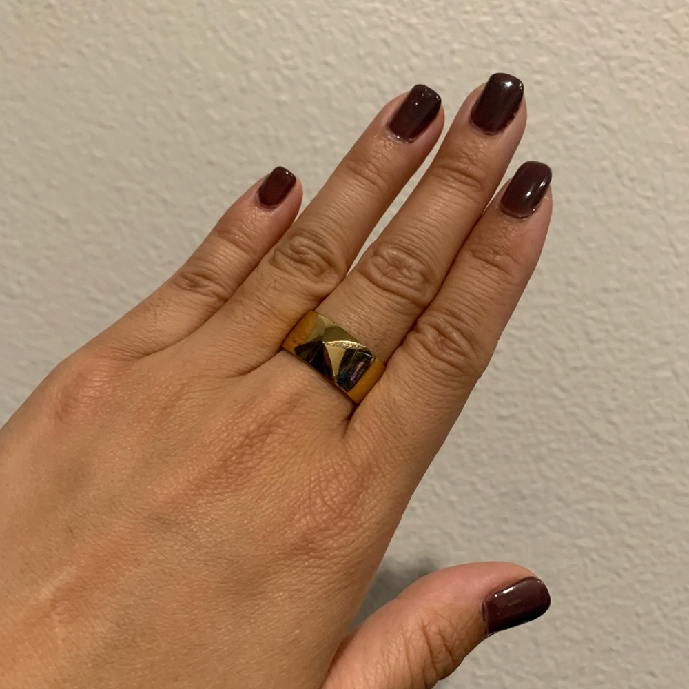 BCBGMAZAZRIA Gold Pyramid Ring - Size 8